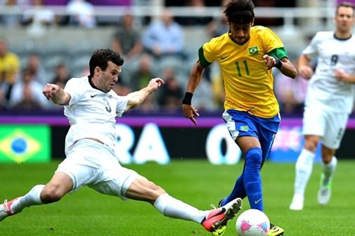 Brasil vence frágil Nova Zelândia e se garante em 1º