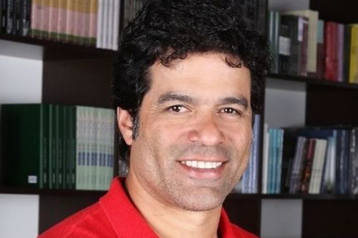 Raí processa jornalista que insinuou que ele estaria namorando Zeca Camargo