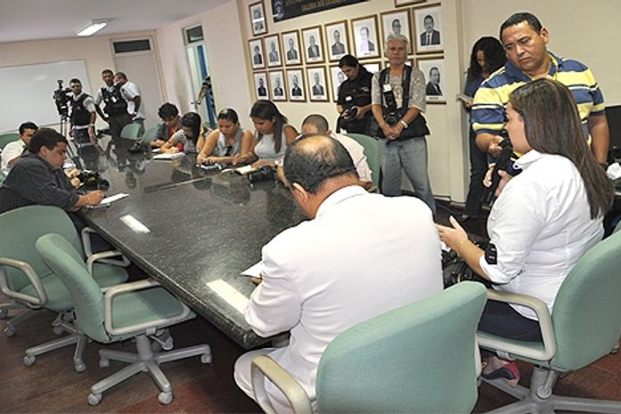  Delegados passam detalhes à imprensa sobre atuação do acusado