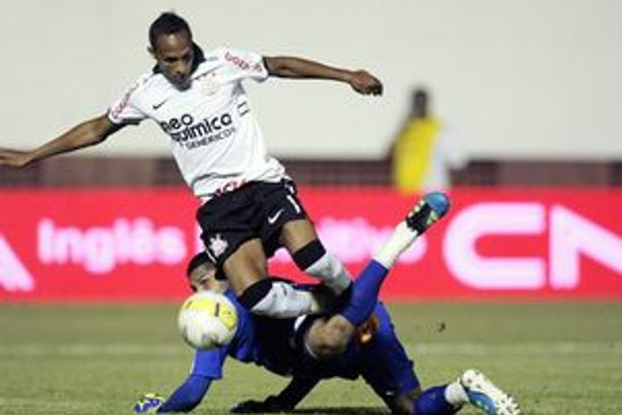 Flamengo negocia para ter Liédson