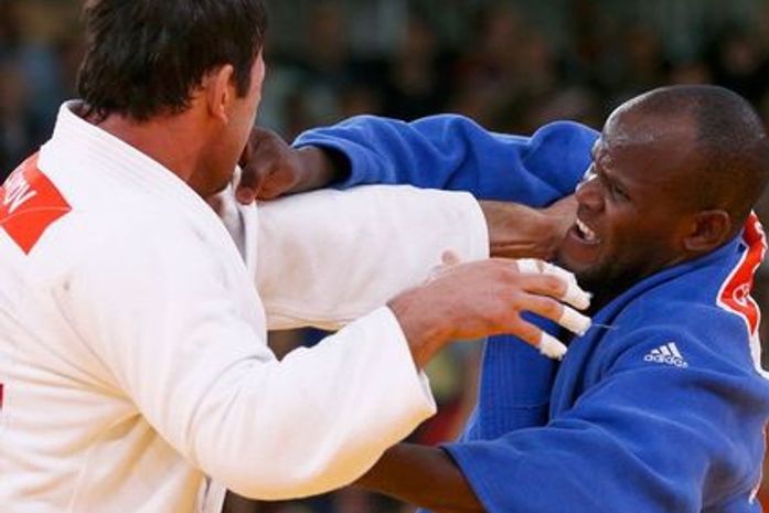 Judoca de Cuba vive dia de Tyson, morde dedo de rival e é eliminado