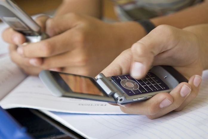 Uso do celular fora do horário de serviço é hora extra