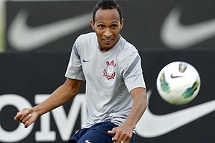 Liedson vai defender o Flamengo até o fim de 2013