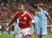 Zagueiro Luisão tem casa assaltada em Portugal