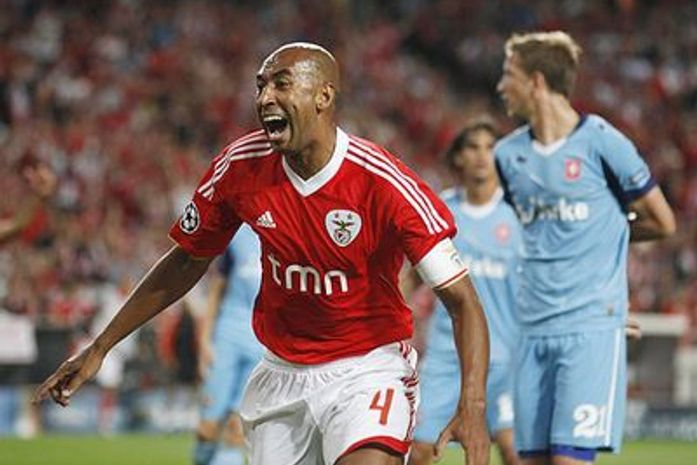 Zagueiro Luisão tem casa assaltada em Portugal