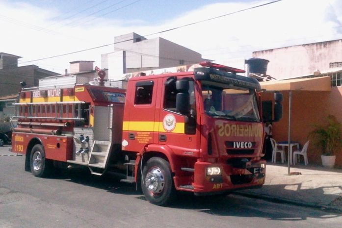 Bombeiros foram ao local, mas chamas já haviam sido controladas