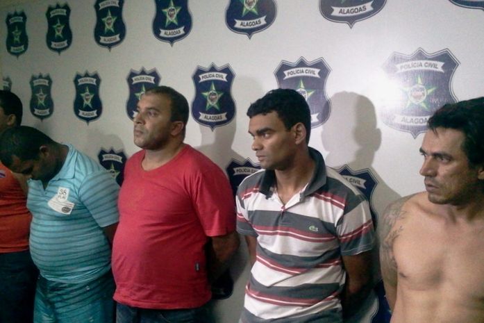 Membros da quadrilha; da direita para esquerda Cícero Pedro Silva, 33, Silvio Farias de Lima, 35, Wilames José Souza Santos, 24, Carlos Henrique de Lima Silva, 22 e Jailson Ferreira de Araújo, 26.