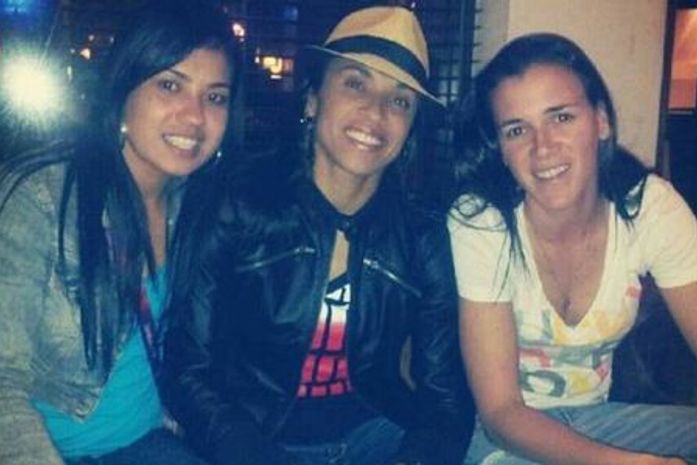 Após eliminação Marta, Maurine e Andreia curtem a noite de Londres