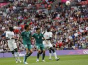 México leva sustos, mas bate Senegal na prorrogação e vai à semi