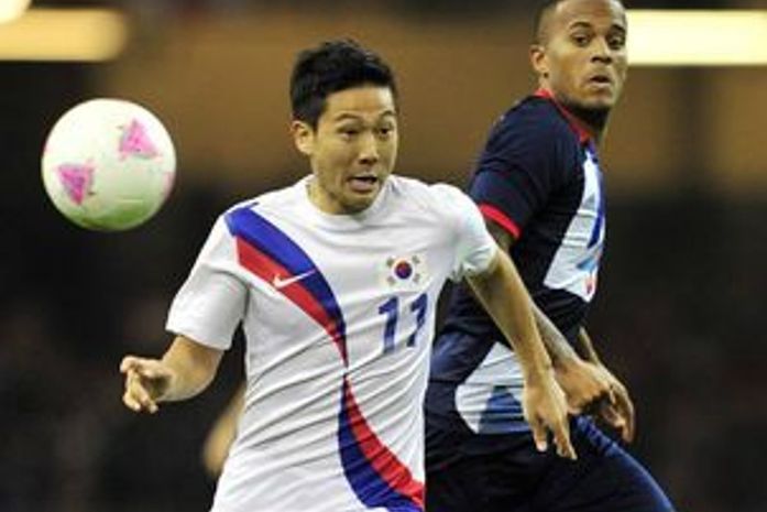 Coreia do Sul cala estádio, elimina britânicos e pega Brasil