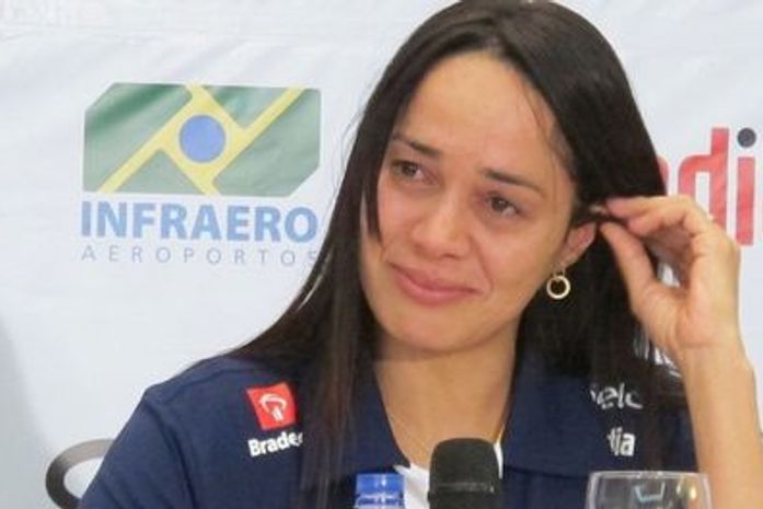 Treinadora do judô se emociona e reclama dos críticos: 'Povo ignorante'