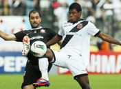 Vasco abusa dos erros, esbarra mais uma vez no Corinthians e segue na vice-liderança