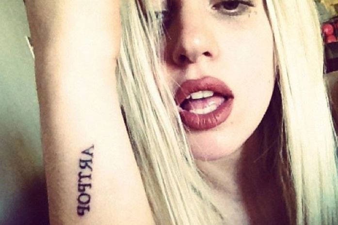 Lady Gaga diz que título do novo álbum é o mesmo de sua tatuagem
