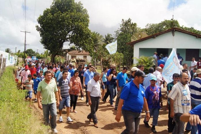 Charles Pacheco inicia campanha com grande caminhada na Cana Brava