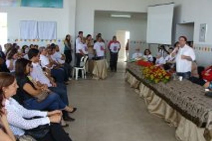 Luciano falando na inauguração escola tempo integral