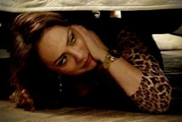 Tessália chega e Muricy se esconde embaixo da
cama