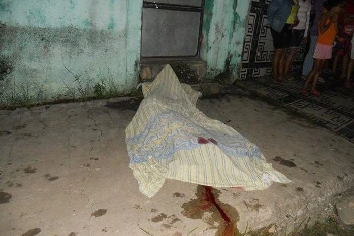 Mulher é morta a tiros quando chegava em casa na cidade de Penedo