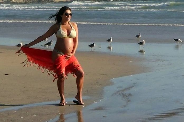 Márcia Goldschmidt exibe o barrigão de cinco meses