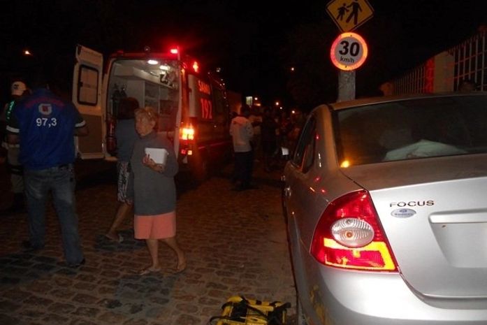 Veículo colidiu frontalmente com o poste