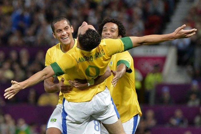 Brasil faz 3 na Coreia do Sul e volta à final olímpica após 24 anos