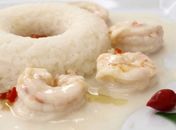 Camarão ao leite com arroz thailandês e molho de pimenta agridoce