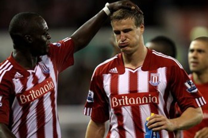 Zagueiro de time inglês é internado com suspeita de meningite