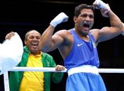 Yamaguchi Falcão surpreende, vence campeão mundial e garante medalha