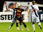Juninho faz golaço e põe Vasco na liderança