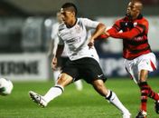 Paulinho marca e dá 3º empate seguido ao Corinthians