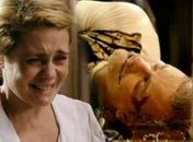 Max morre nos braços de Carminha após ser baleado em emboscada