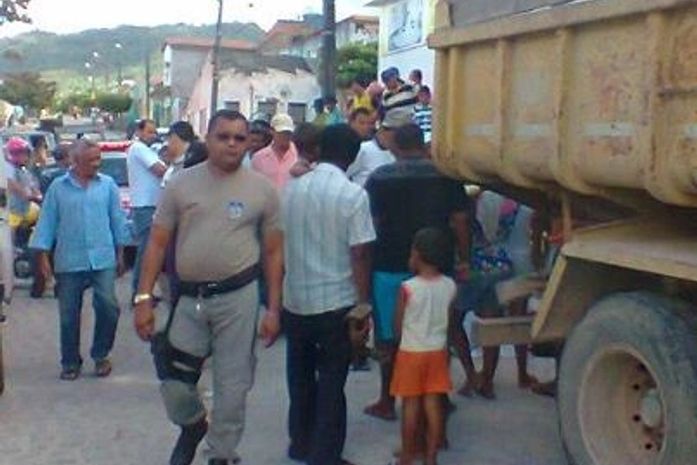 Caçamba da prefeitura de Inhapi perde freio e mata gari esmagado