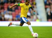 Corinthians tenta reunir documentos e lucrar com venda de Lucas