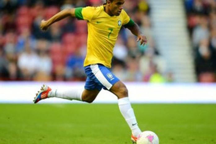 Corinthians tenta reunir documentos e lucrar com venda de Lucas