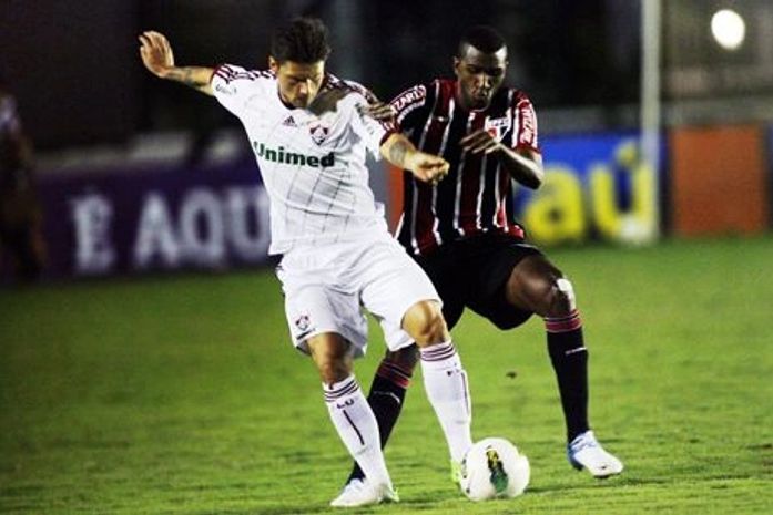 Fluminense bate São Paulo e se mantém na briga pela ponta