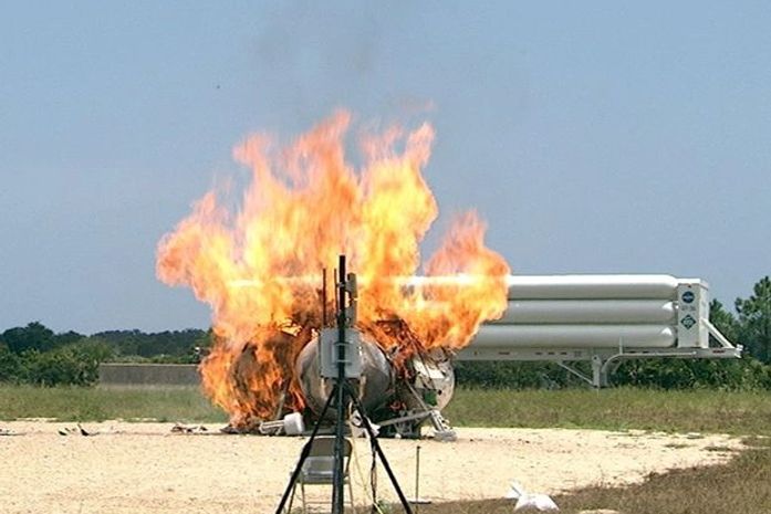 Nave da Nasa explode durante testes nos Estados Unidos