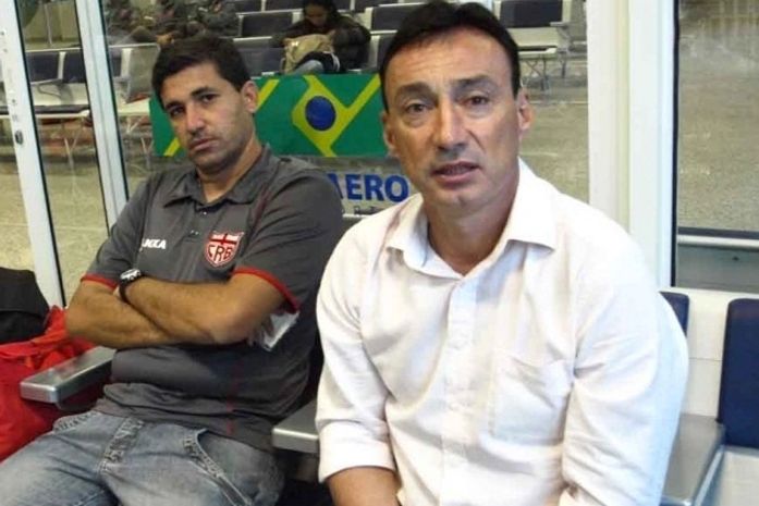 Treinador Roberto Fonseca com seu auxiliar Rodrigo Fonseca.