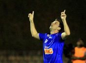 Cruzeiro vence, espanta pressão, e Bahia perde de novo em casa