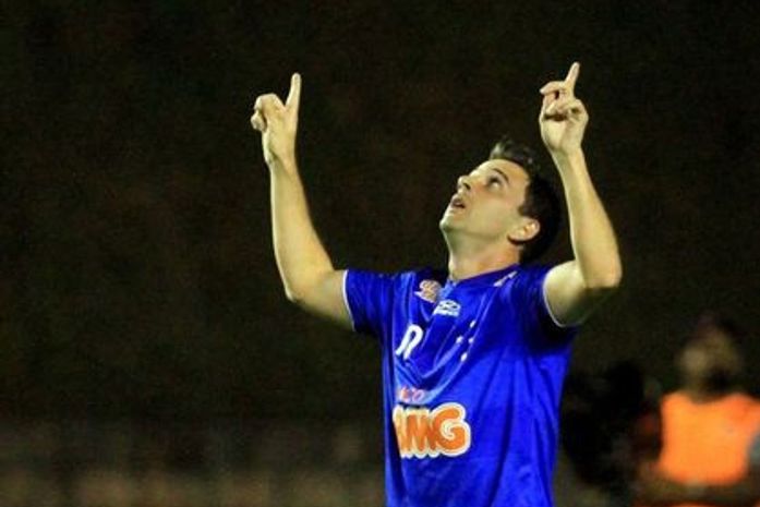 Cruzeiro vence, espanta pressão, e Bahia perde de novo em casa