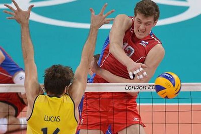 Seleção masculina de vôlei desperdiça match point, leva virada e fica com a prata