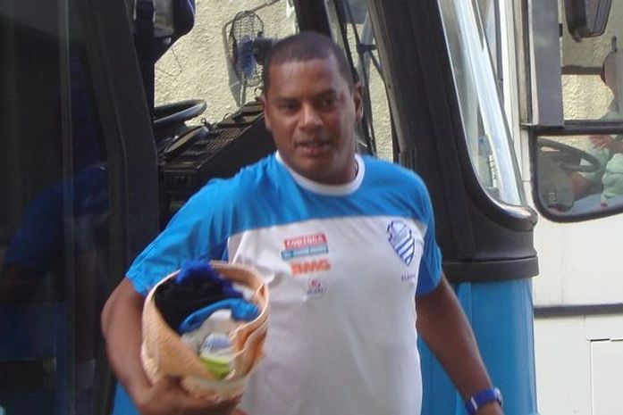 Chegada dos jogadores do CSA no Rei Pelé