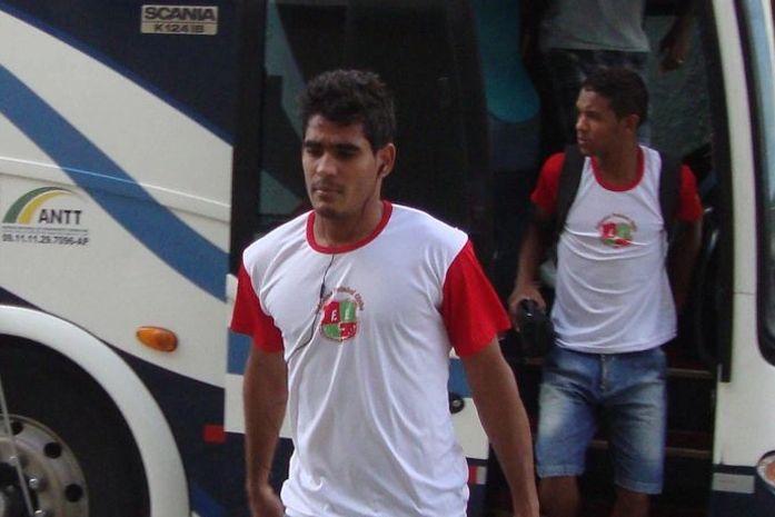 Chegada dos jogadores do Feirense no Rei Pelé