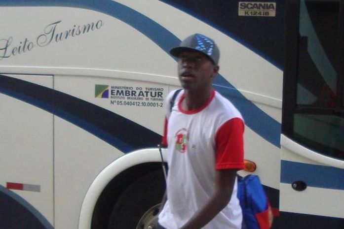 Chegada dos jogadores do Feirense no Rei Pelé