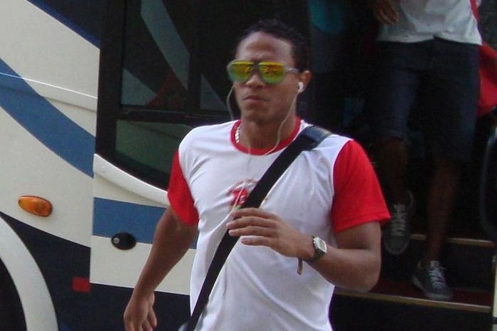 Chegada dos jogadores do Feirense no Rei Pelé