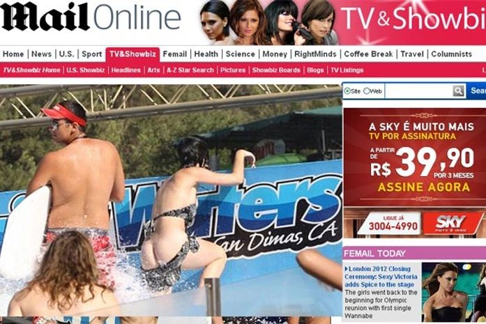 Katy Perry deixa bumbum à mostra