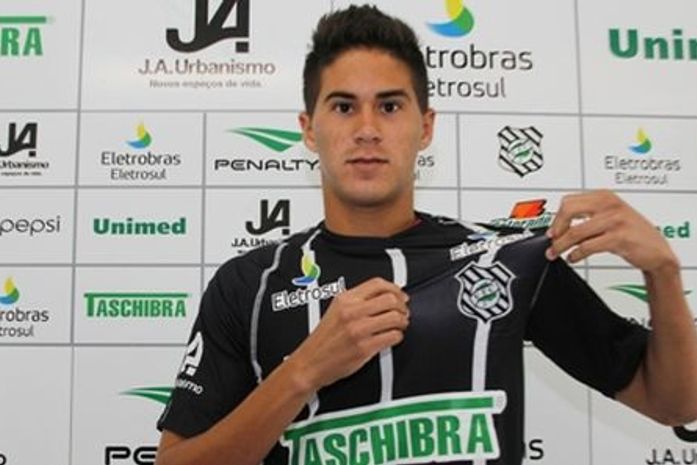 Lateral Elsinho foi apresentado no Figueirense