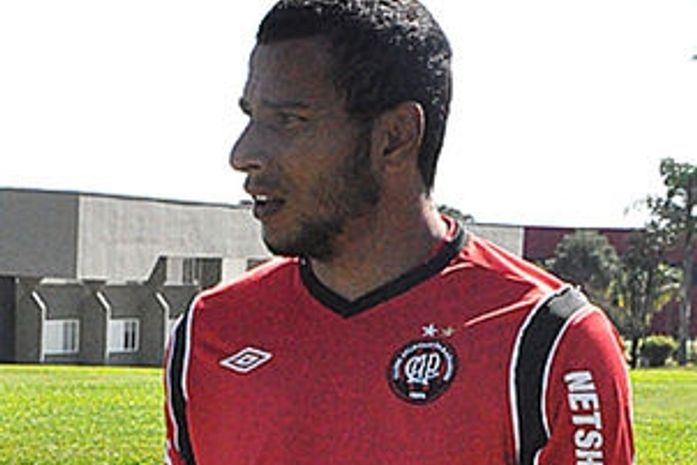 Por cocaína, goleiro Rodolfo é suspenso por dois anos