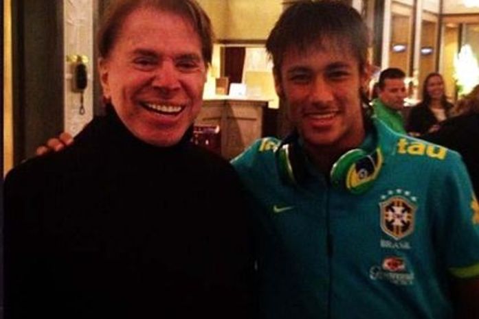 Neymar conhece Silvio Santos, imita apresentador e posta foto