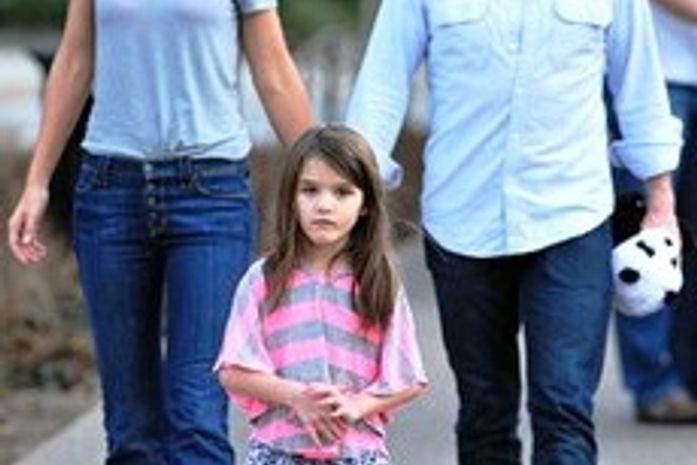 Tom Cruise e Katie Holmes vão levar Suri ao primeiro dia na nova escola