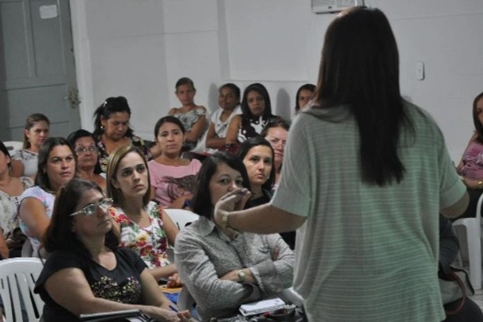 Diretores de escolas e creches participam de formação