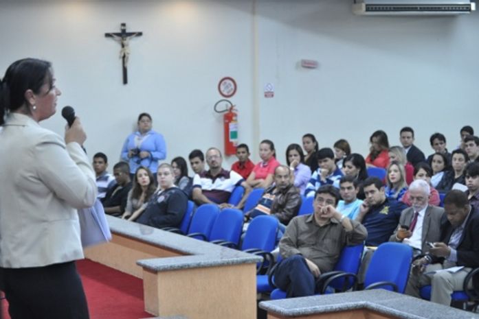 Autoridades e estudantes participam de debate sobre gênero